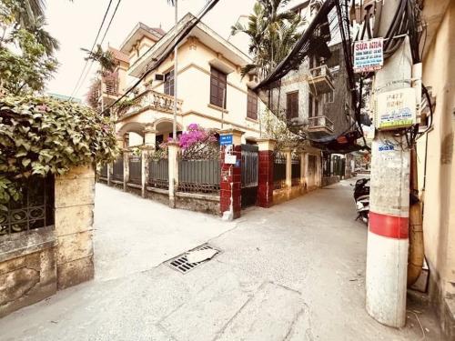 Bán Khách sạn Gần Sân Bay Tân Sơn Nhất, Thuê 115tr/tháng, Lợi nhuận Cao